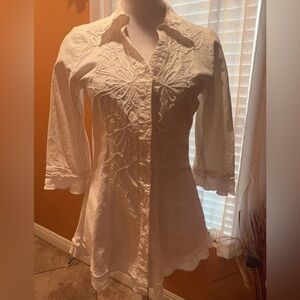 Gretty Zueger | Women’s White Embroidered Button Down Shirt Top White Small